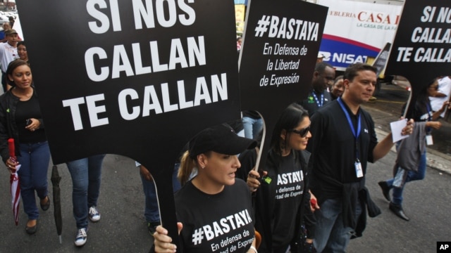 Manifestación en favor de la libertad de prensa en Panamá. En muchos países del continente prevalece la violencia y la polarizació ideológica.