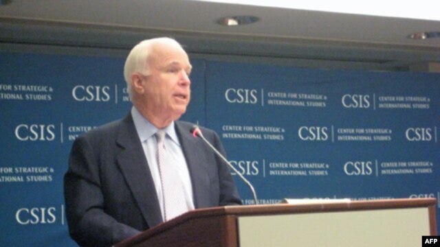Thượng nghị sĩ McCain phát biểu tại Trung tâm Nghiên cứu Chiến lược Quốc tế ở Washington, 20/6/2011