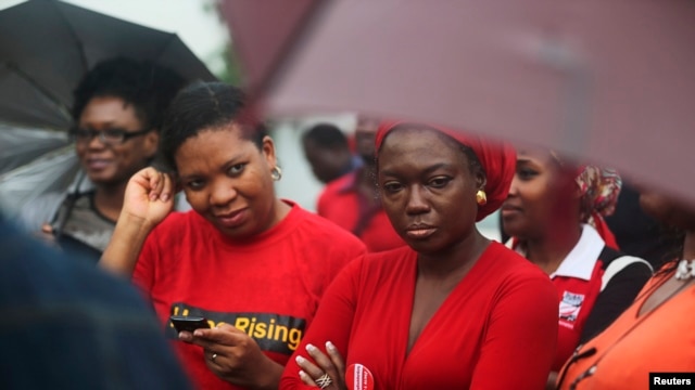 Những người tham gia chiến dịch kêu gọi mang các nữ sinh trở về tụ họp gần Lagos Marina, Nigeria, 5/7/14