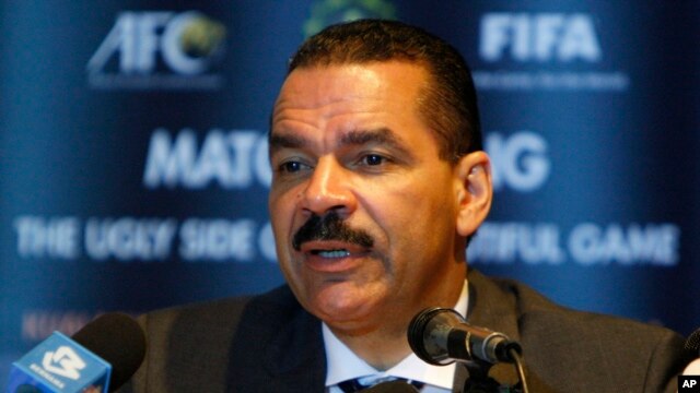 Interpol secretary general Ronald Noble speaks during a press conference after an Interpol conference to discuss match-fixing, in Kuala Lumpur, Malaysia, February 21, 2013.