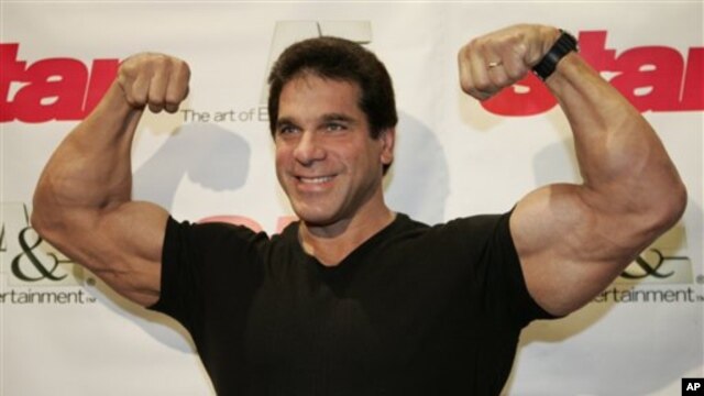 Lou Ferrigno, star of the original "Incredible Hulk" in New York in 2004