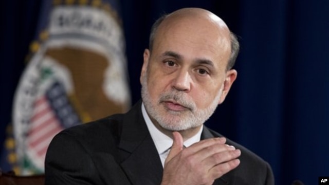 Federal Reserve Chairman Ben Bernanke gestures as he speaks during a news conference at the Federal Reserve Board in Washington,  December 12, 2012.
