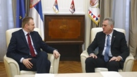 Predsednik Srbije Tomislav Nikolić razgovara sa  predsednikom Demokratske stranke Draganom Djilasom o nacrtu platforme za rešenje problema Kosova 