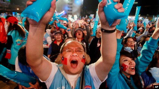 FILE - Supporters of Taiwan's ruling KMT or Nationalist Party presidential candidate Eric Chu cheer during a campaign rally in Taoyuan City, Taiwan, Sunday, Jan. 10, 2016. 