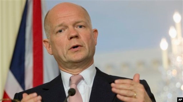 Ngoại trưởng Anh William Hague kêu gọi tất cả các bên trong tranh chấp theo đuổi giải pháp hòa bình và hợp tác tuân theo luật pháp quốc tế