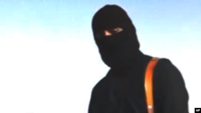 'John Thánh chiến' được cho là người đàn ông xuất hiện trong các băng video với trang phục màu đen, bịt mặt và mang một khẩu súng.