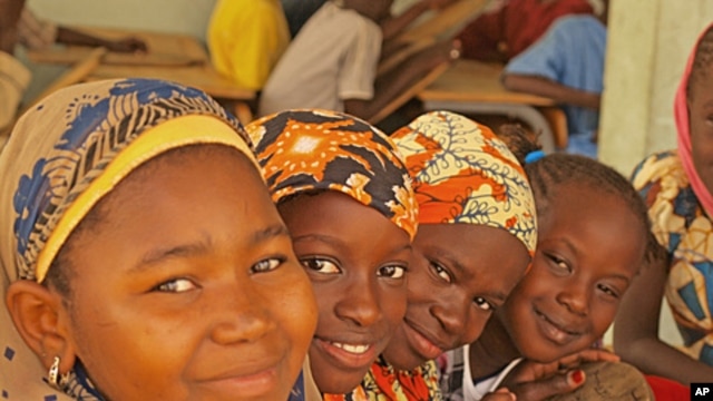 Young talibé girls in Niasse's class