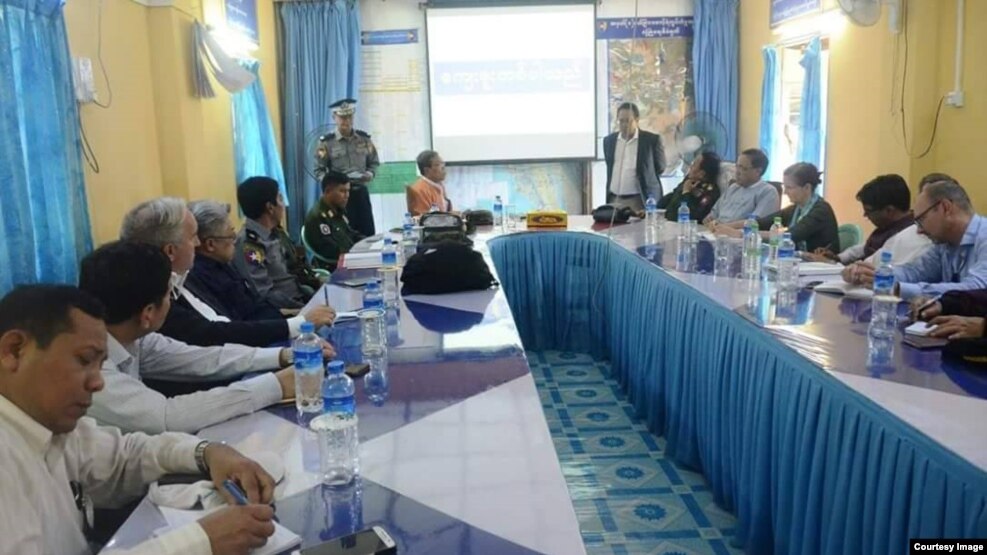 ရခုိင္ျပည္နယ္အစိုးရတာ၀န္႐ွိသူမ်ား သံတမန္မ်ားကို ႐ွင္းျပ