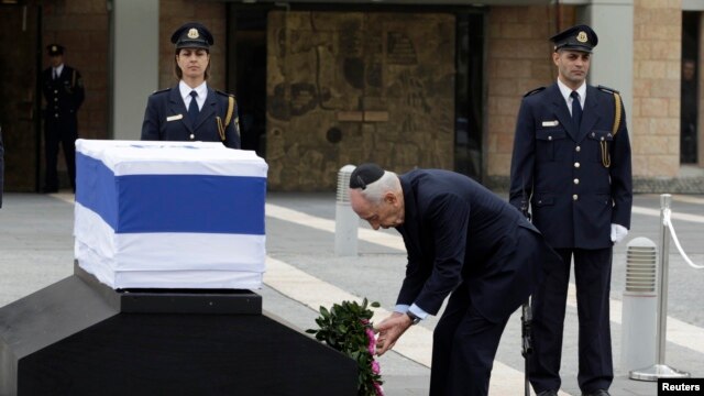 Thi hài của cựu Thủ tướng Ariel Sharon được quàn tại Trụ sở Quốc hội ở Jerusalem.