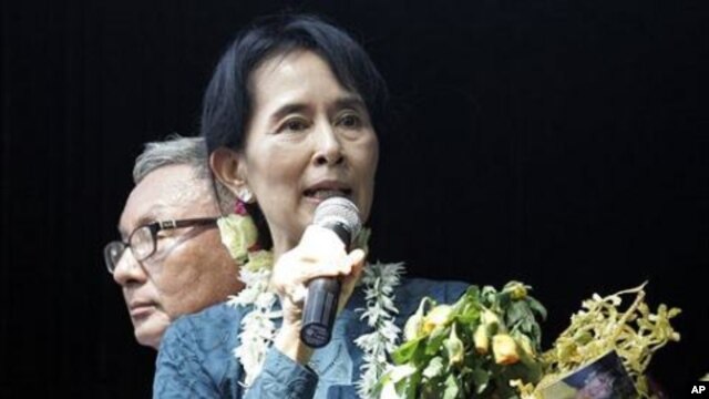 Burma's pro-democracy leader Aung San Suu Kyi delivers a speech to supporters at the headquarters of her National League for Democracy Party in Rangoon, Burma, 14 Nov 2010