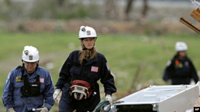 A search and rescue team looks for victims at a devastated apartment complex in Joplin, Missouri, May 26, 2011.