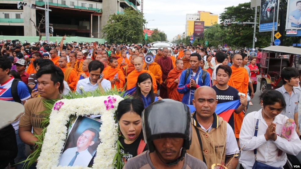 A procession of Kem Lei’s body on Preah Monivong Blvd in Phnom Penh in July 10th, 2016