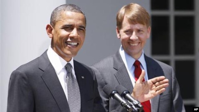 U.S. President Barack Obama stands with Richard Cordray, first director of the Consumer Financial Protection Bureau, at the White House, Jul. 18, 2011.