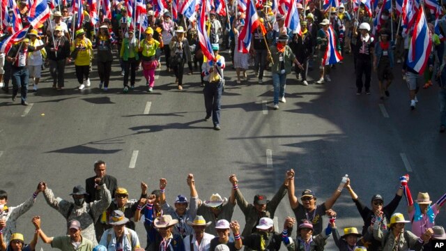 Người biểu tình chống chính phủ tuần hành tại thủ đô Bangkok, ngày 15/1/2014.