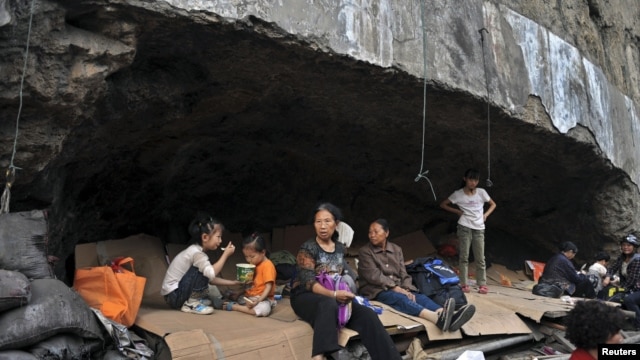 Residents rest in a stone cave, which becomes a temporary shelters after two earthquakes hit Yiliang, Yunnan province, China, September 8, 2012.  