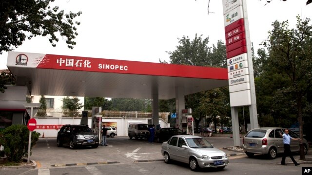 Ảnh minh họa: Xây xăng của tập đoàn nhiên liệu lớn nhất Trung Quốc Sinopec tại Bắc Kinh.