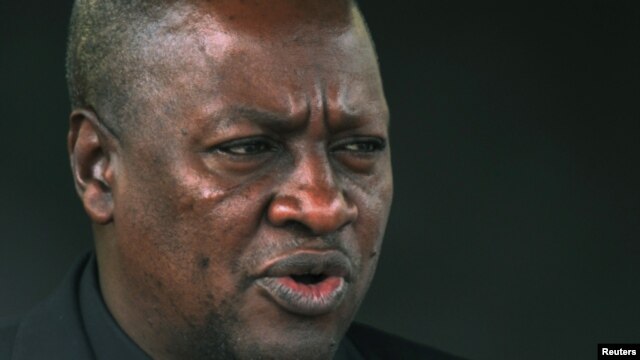 Ghana's President John Dramani Mahama is pictured during his visit at the presidential palace in Abidjan, September 5, 2012. 