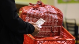 247 millones de compradores gastaron un promedio de $423 dólares durante los cuatro días del fin de semana.