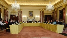 Participants of the 'Open Book' project launch chaired by outgoing US Secretary of State Hillary Clinton at the State Department in Washington, DC, January 28, 2013 (Courtesy - Arab League Office).