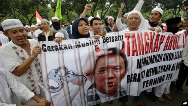 Demonstrasi oleh kelompok Islam melawan Gubernur Jakarta Basuki "Ahok" Tjahaja Purnama. (Foto: Dok)
