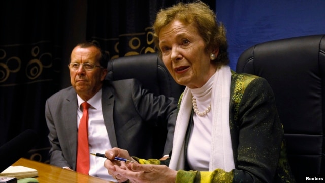 U.N. Special Envoy to the Great Lakes region Mary Robinson (R) flanked by U.N. special envoy to Congo Martin Kobler (L) address a news conference at the MONUSCO offices in Goma, eastern Democratic Republic of Congo, Sept. 2, 2013.