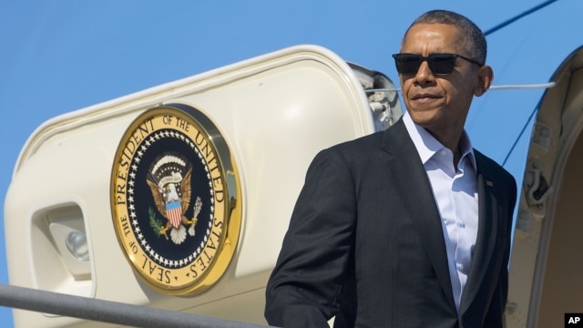 President Barack Obama boards Air Force One at Los Angeles International Airport, Feb. 12, 2016, in Los Angeles. Obama is traveling to Palm Springs, California, then making his way to Sunnylands in Rancho Mirage to host a meeting with ASEAN leaders.