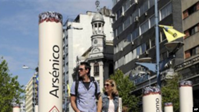 A couple walk through an anti-tobacco installation set up by the Uruguay's Resources National Fund, depicting cigarettes' harmful components, in Montevideo, Uruguay (File)