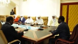 Le président Compaoré (à dr.) rencontre une délégation d'Ansar Dine à Ouaga, le 6 nov. 2012