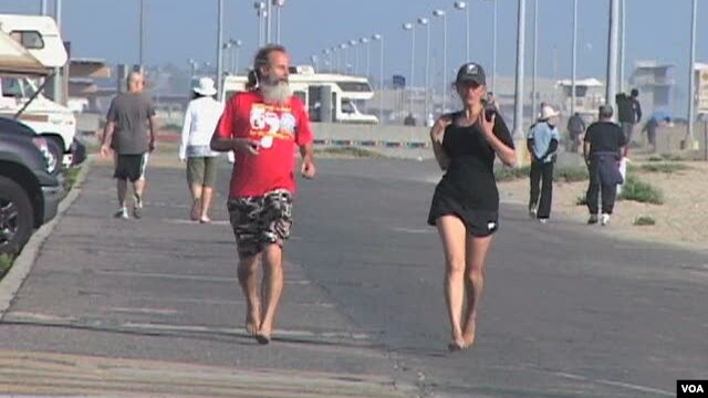 Barefoot runners says they experience less knee and joint pain when they run without shoes