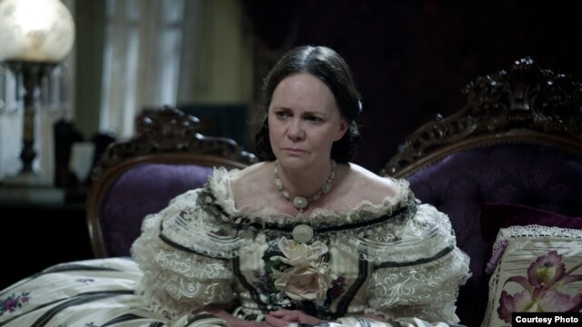 Sally Field stars as First Lady, Mary Todd Lincoln in this scene from director Steven Spielberg's drama "Lincoln" from DreamWorks Pictures and Twentieth Century Fox.Ph: David James, SMPSP©DreamWorks II Distribution Co., LLC. All Rights Reserved.