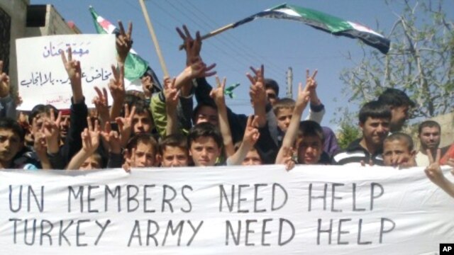 Handout photo released by Shaam News Network shows an anti-Assad demonstration in Hass in Idlib province on April 20, 2012.