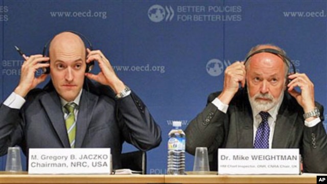 Gregory B. Jaczko, Chairman of the US Nuclear Regulatory Commission, left and Dr Mike Weightman Chief Inspector and Chairman of Britain Nuclear Safety Directorate, during a press conference on the disaster of Japan's Fukushima plant, at the OECD in Paris,