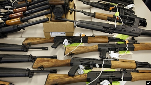 A cache of seized weapons is displayed in Phoenix, Arizona, Jan 25, 2011 (file photo)