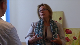 Intervistë me dr.Lori Amy mbi diktaturën, dosjet sekrete dhe tranzicionin e Shqipërisë