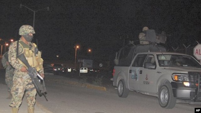 Soldiers stand guard outside a prison after a fight between rival gangs in Altamira, Tamaulipas January 4, 2012.