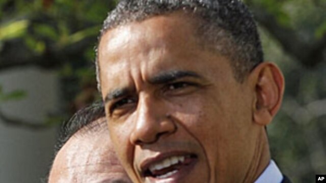 U.S. President Barack Obama (R) introduces Dartmouth College President Jim Yong Kim as his nominee to be the next president of the World Bank, in the Rose Garden of the White House in Washington, March 23, 2012. 