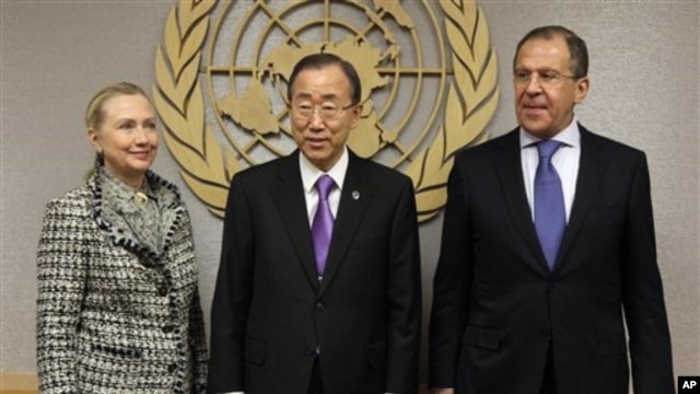 U.S. Secretary of State Hillary Rodham Clinton, and Russian Foreign Minister Sergei Lavrov flank U.N. Secretary-General Ban Ki-moon, center, at United Nations headquarters, March 12, 2012.