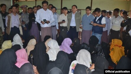 ေမာင္ေတာၿမိဳ႕နယ္ ဒူးခ်ီးရားတန္းရြာ အၾကမ္းဖက္မႈ ေကာ္မရွင္သြားေရာက္စစ္ေဆးစဥ္ (ဓာတ္ပံု - MOI Webportal Myanmar)