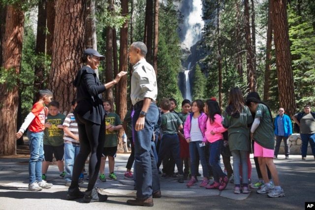 First lady Michelle Obama and President Barack Obama meet with children during the "Every Kid in a Park" event at Yosemite National Park, Calif., June 18, 2016. The Obama family traveled to Yosemite to celebrate the 100th anniversary of the creation of America's national park system.