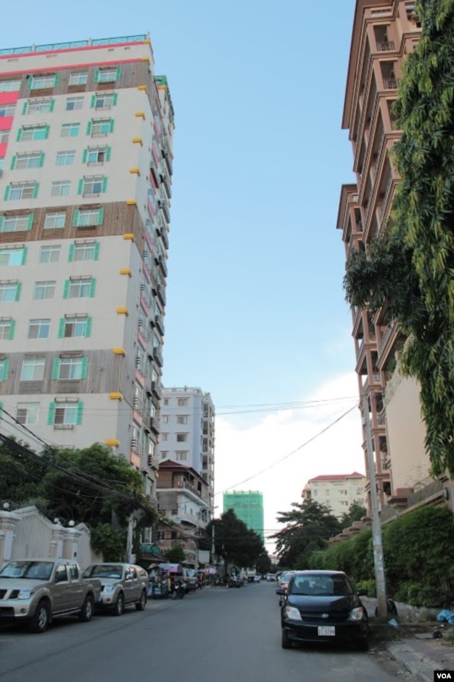 ការកើន​ឡើង​នៃ​អគារ​អាប៉ាតឺម៉ង់ (apartment) នៅ​តំបន់​បឹង​កេងកង​ក្នុង​រាជធានី​ភ្នំពេញ នៅ​ថ្ងៃ​អង្គារ​ទី​៣០ ខែ​កញ្ញា ឆ្នាំ​២០១៤។ (នូវ ពៅលក្ខិណាVOA)