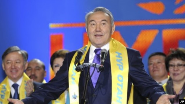 Kazakhstan's President Nursultan Nazarbayev, wearing a scarf of the Nur Otan party, delivers a speech during a 'Forward, Kazakhstan' forum organized by activists and supporters of the ruling party in Astana, January 16, 2012.