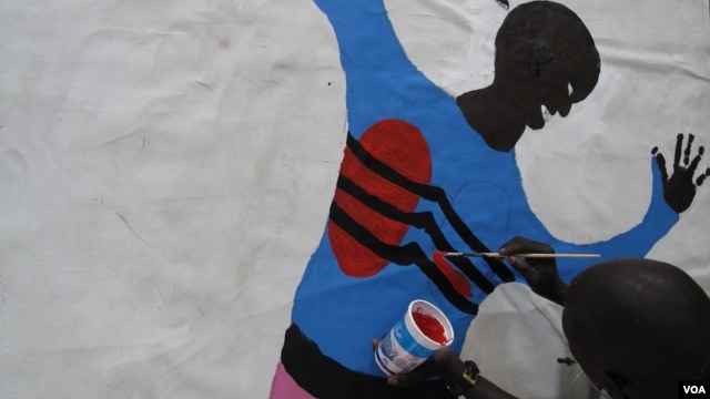 A man living with HIV paints his body map in Kisumu, Kenya, July 6, 2011. (Photo: VOA/X. Verhoest)