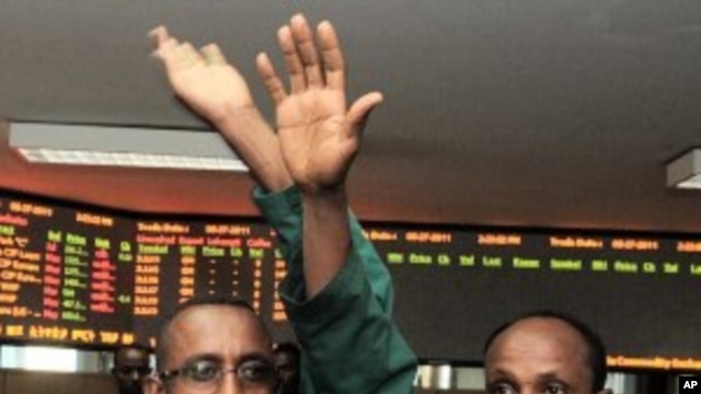 Ethiopian traders work on the floor of the Ethiopian Commodity Exchange (ECX) in the capital Addis Ababa. (File Photo)