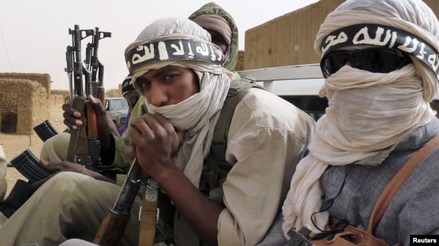 Des combattants islamistes disant venir du Niger et de la Mauritanie photographiés à Kidal le 16 juin 2012