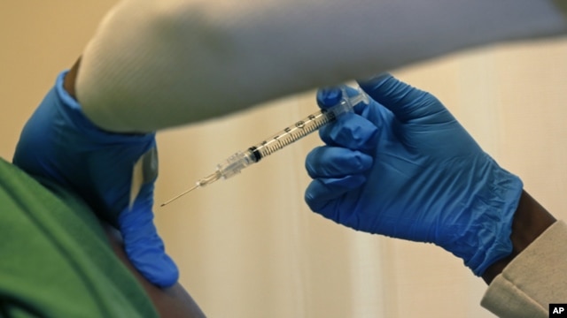 Las autoridades están increpado a quienes no se han vacunado contra la influenza a que lo hagan.