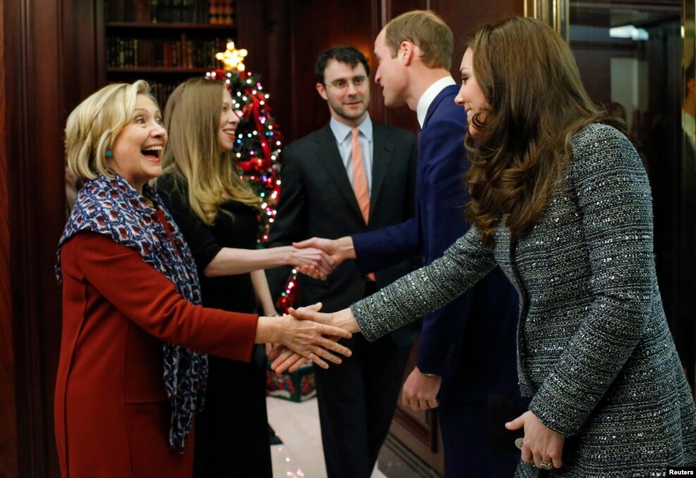美国前国务卿希拉里&middot;克林顿和女儿、女婿会见英国王子威廉和夫人