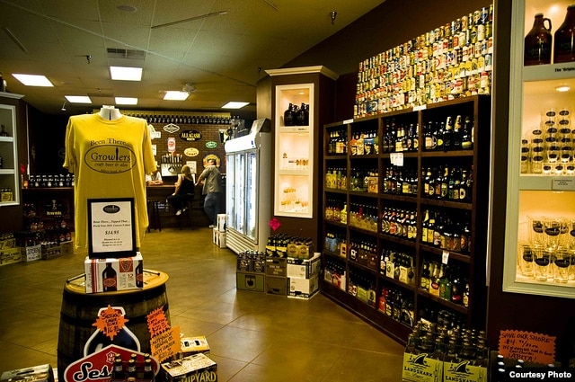 A combination pub-store in Hilton Head, South Carolina, sells dozens of craft beers from around the nation. (Beaufort's TheDigitel, Flickr Creative Commons)