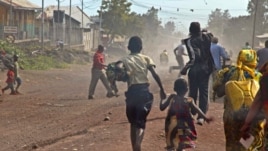 Mutane suke tserewa daga birnin Goma lokacinda fada ya barke tsakanin 'yan tawaye da sojoin gwamnati.