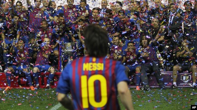 En 2012, el futbolista mejor pago del mundo, Samuel Eto'o,  llenó de elogios a Messi y dijo que "es aún mejor como persona que como jugador".