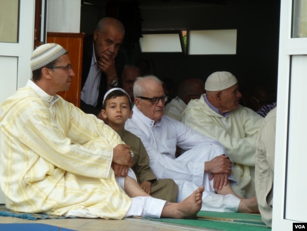 Imam Mohamed Karabila attends Friday prayers at the St. Etienne mosque. Karabila, like other members of the Muslim community in St. Etienne du Rouvray, worries that terrorists will continue to carry out attacks in the name of Islam, something he fears will result in collective punishment against France's Muslims. (L. Ramirez/VOA)